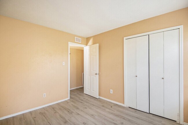 Building Photo - 6600 Brookhaven Ct