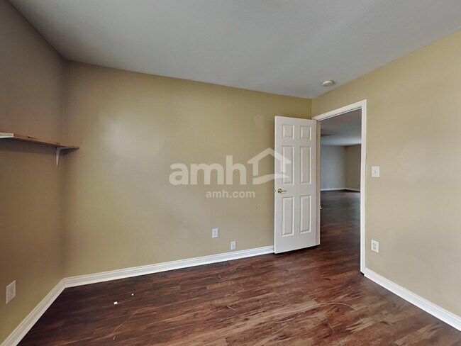 Building Photo - 1159 Fiesta Dr