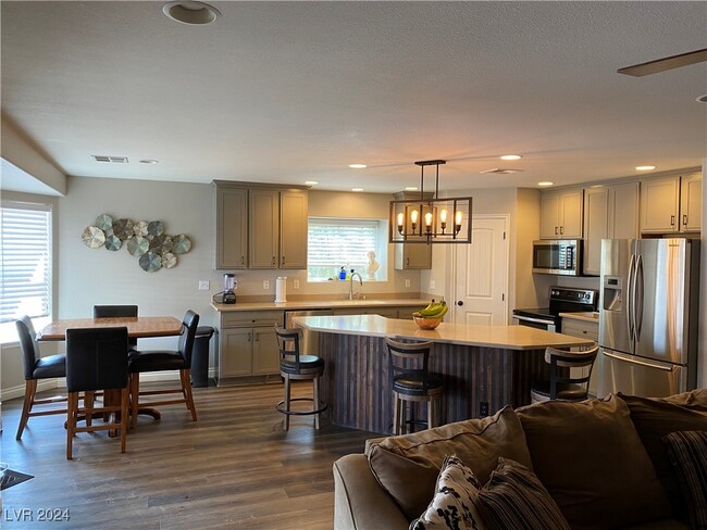 Building Photo - 1005 E McKnight Ave