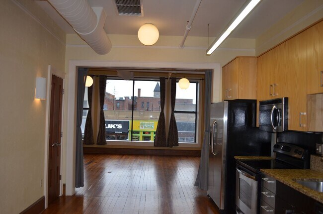 Building Photo - 919 A Aly