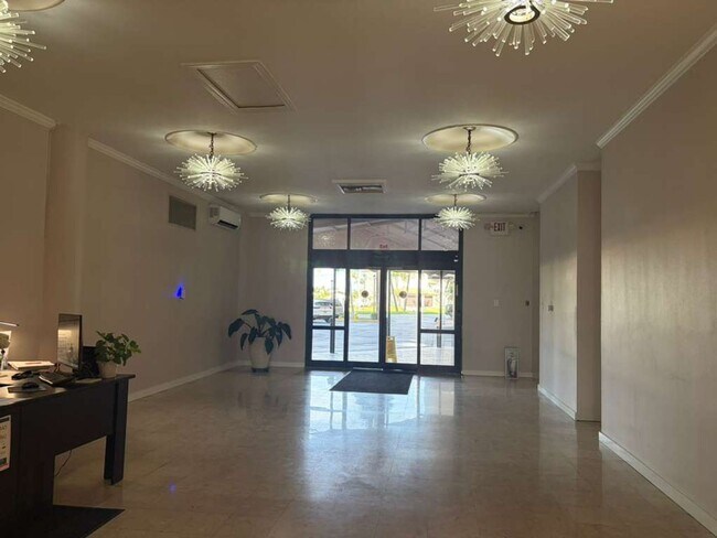 Building Photo - 10355 Paradise Blvd
