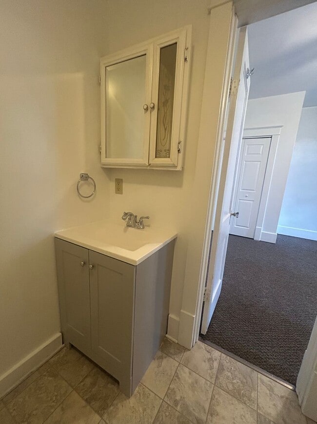 Building Photo - 607 S 24th St