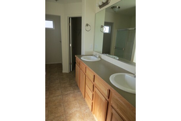 Building Photo - Spacious 3 Bed, 2 1/2 Bath in Berthoud