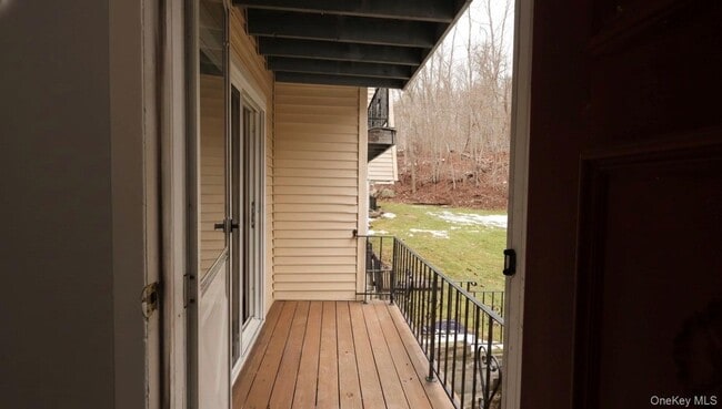 Building Photo - 422 Fox Run Ln