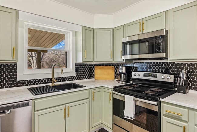 Building Photo - 172 Saint Johns Rd