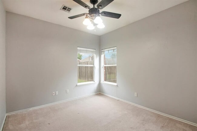 Building Photo - 613 Vickery Ave