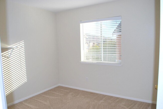 Building Photo - REDUCED ! Bright & Modern Townhouse in Beautiful Danville! Close to Blackhawk Plaza!