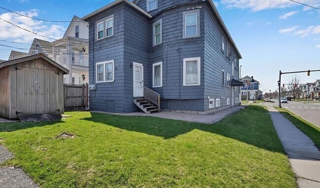 Building Photo - 497 Colvin Ave