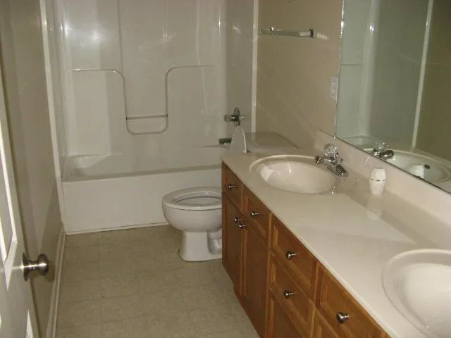 Building Photo - 500 Twin Oaks Cir