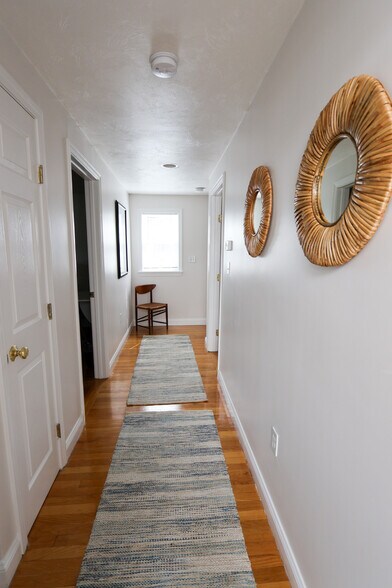 Building Photo - 33 Jay St