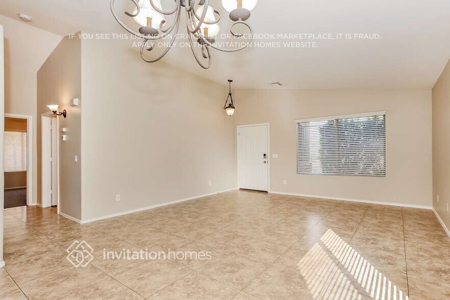 Building Photo - 10939 E Diamond Ave