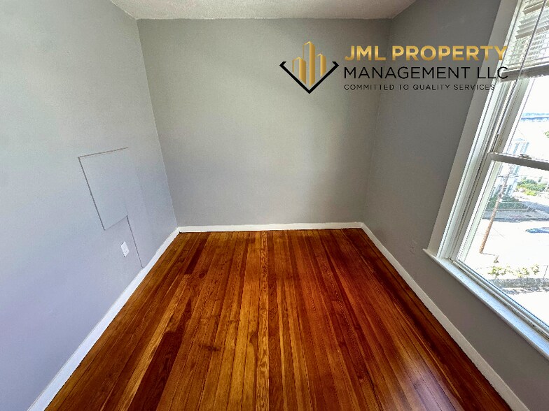 Building Photo - 321 Union St