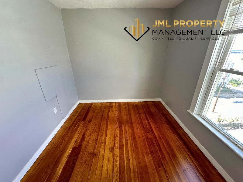 Building Photo - 321 Union St