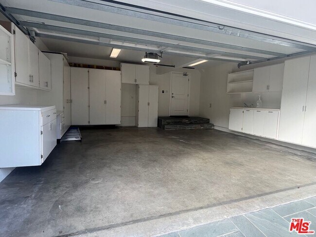 Building Photo - 1419 Avenida de Cortez