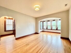 Building Photo - 2652 N Harding Ave