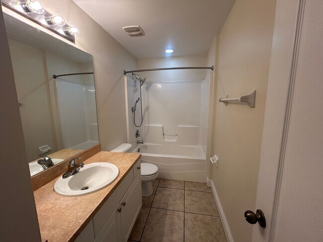 Building Photo - 1900 Kismet Pkwy W