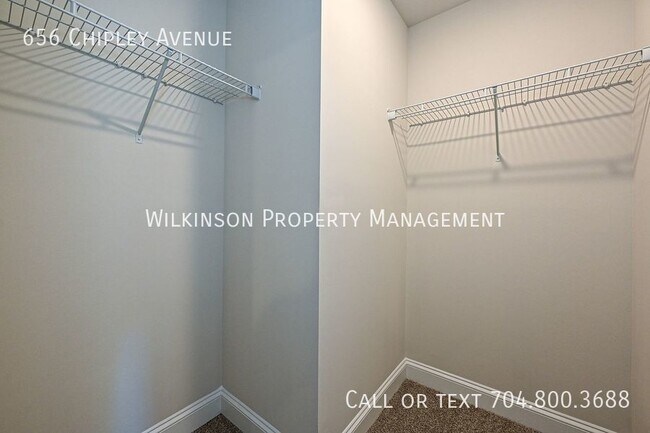 Building Photo - 3-Bedroom Townhouse with Proximity to Char...
