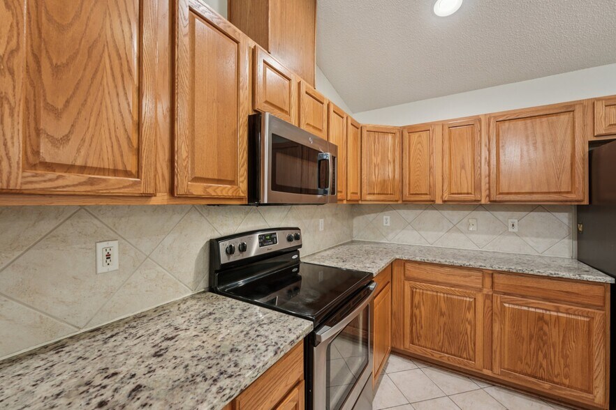 Building Photo - 808 South Edenbridge Way