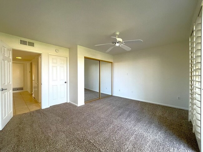 Building Photo - AVAILABLE NOW!  3 Bedroom 2 Bathroom Condo in Sunrise Country Club