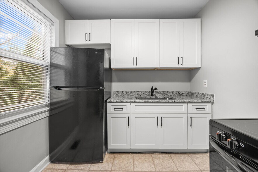 Building Photo - 300 Chamberlain St