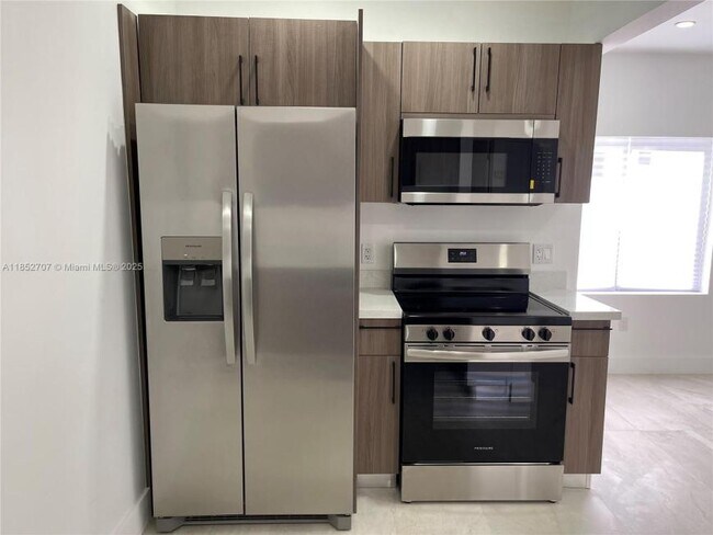 Building Photo - 3 bedroom in Opa Locka FL 33054