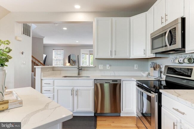 Building Photo - 2520 Banshire Dr