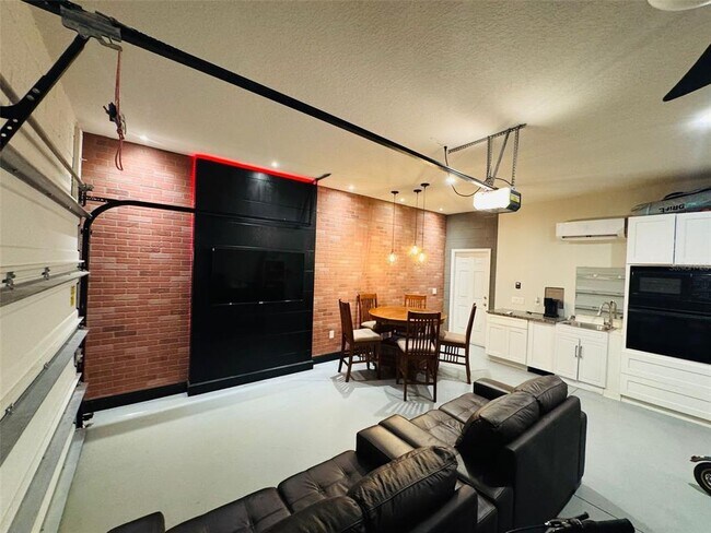 Building Photo - 6313 Glory Bower Dr