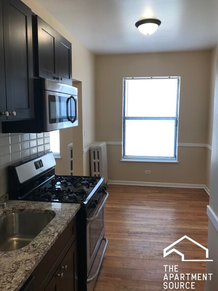 Building Photo - 7722 N Marshfield Ave