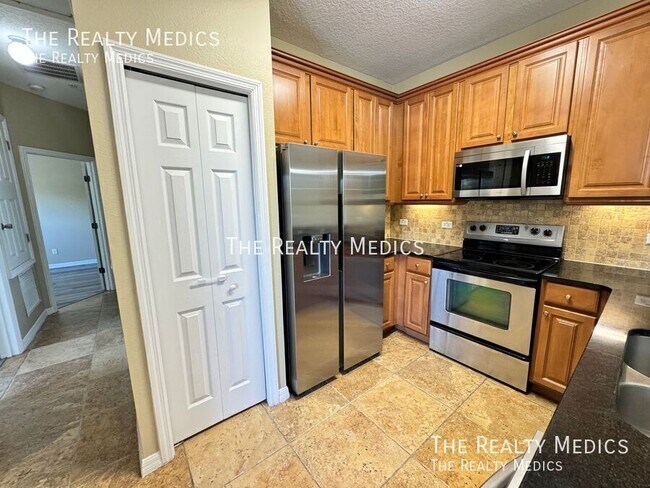 Building Photo - 2898 Oakwater Dr