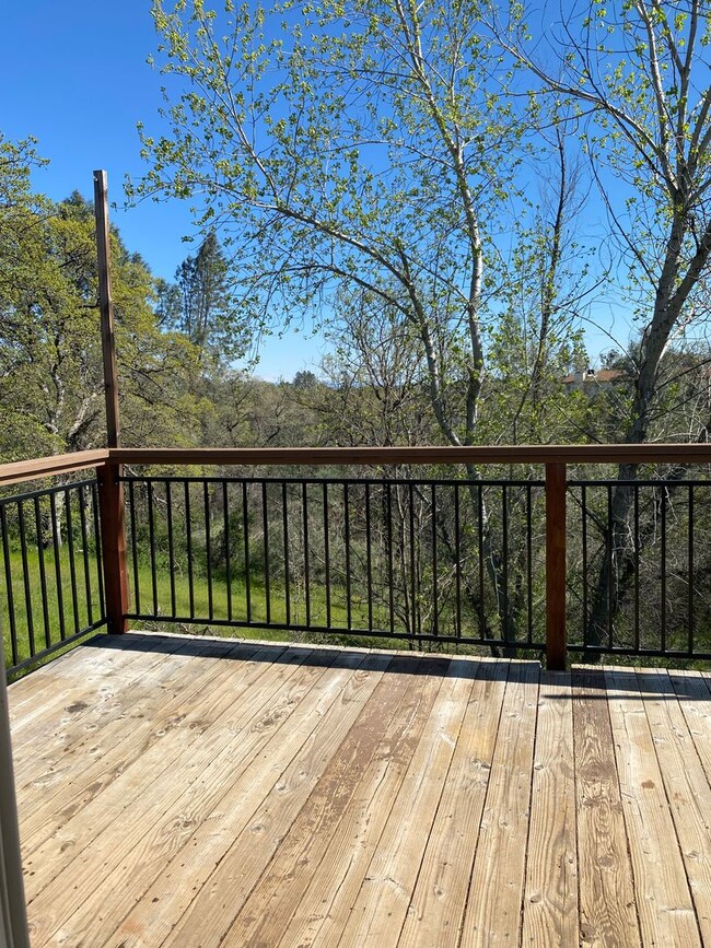 Building Photo - Upcoming vacancy!  Well maintained home on...