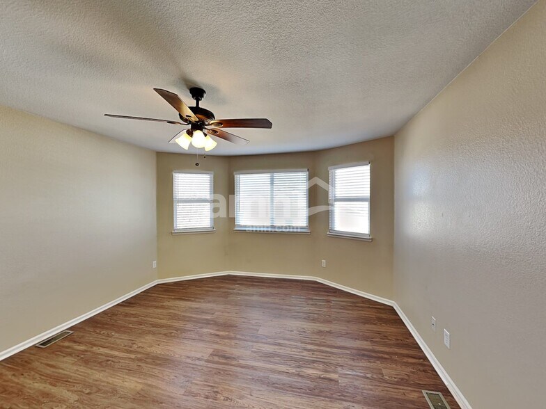 Building Photo - 2320 S Gibralter Way