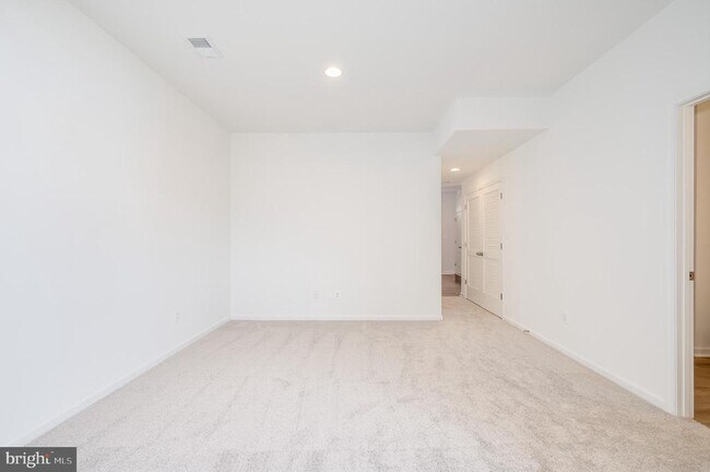 Building Photo - 301 Hillsdale Pl