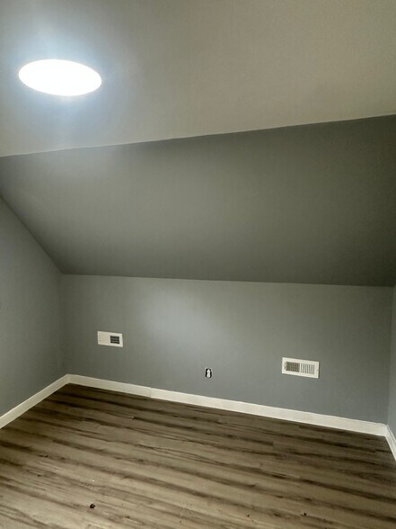 Building Photo - 1303 Barnard Dr