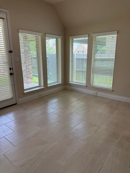 Building Photo - 16923 Lumberton Dr