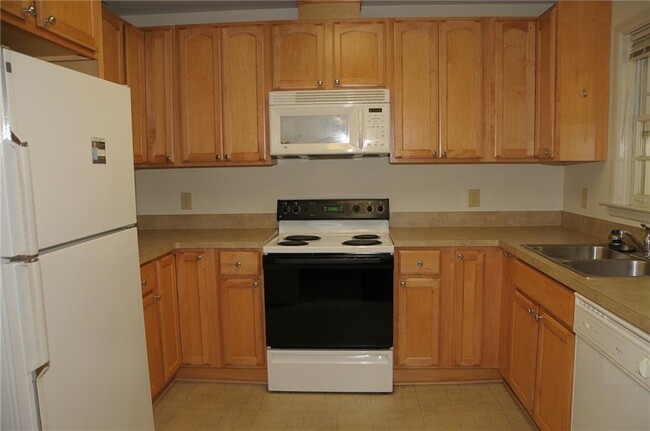 Building Photo - 3174 Vine Cir