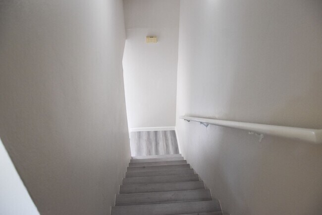 Building Photo - Olive (815) North