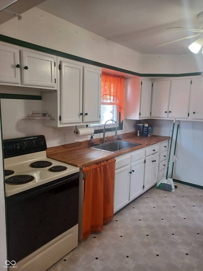 Building Photo - 33 S Post Rd