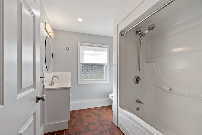 Building Photo - 82 Cedar St