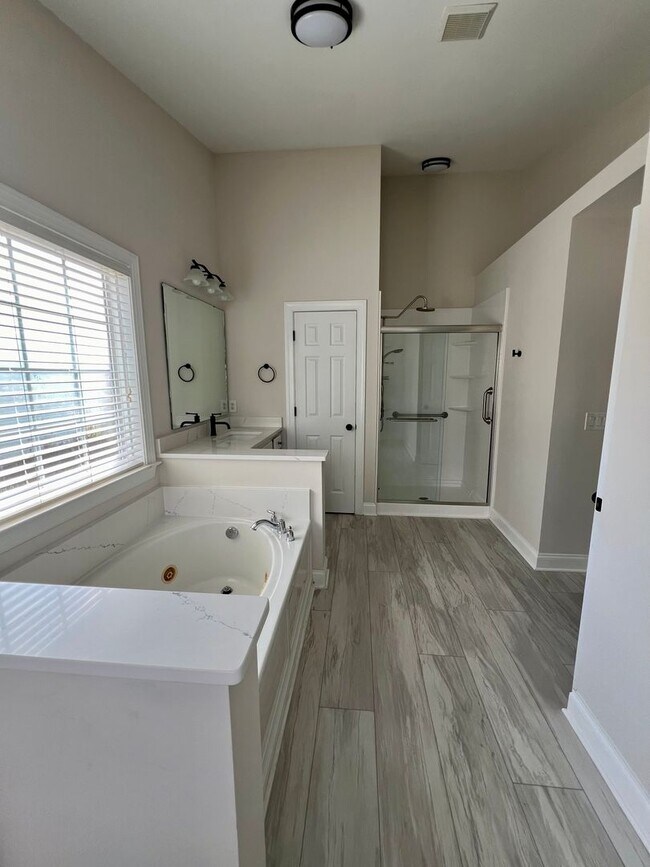 Building Photo - Four bedroom, 3.5 bath house in Elon!  Mus...