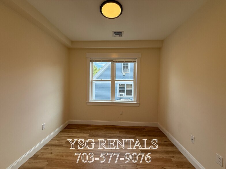 Building Photo - 14 Dorr St