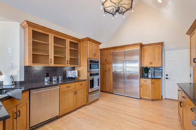 Building Photo - 811 Western Hills Dr