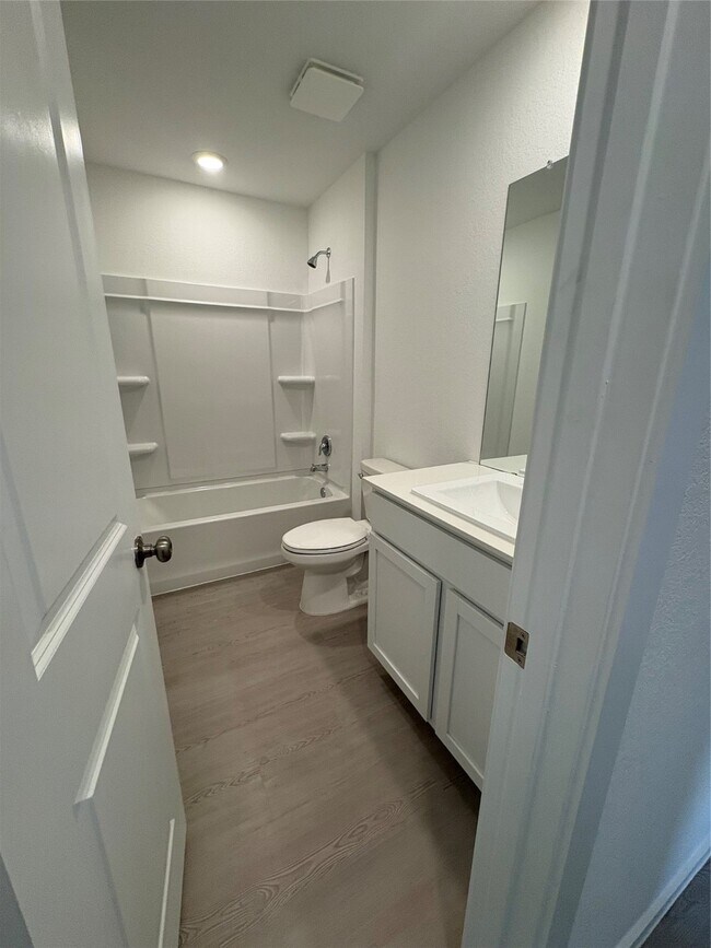 Building Photo - 909 Lago Laceno Ln