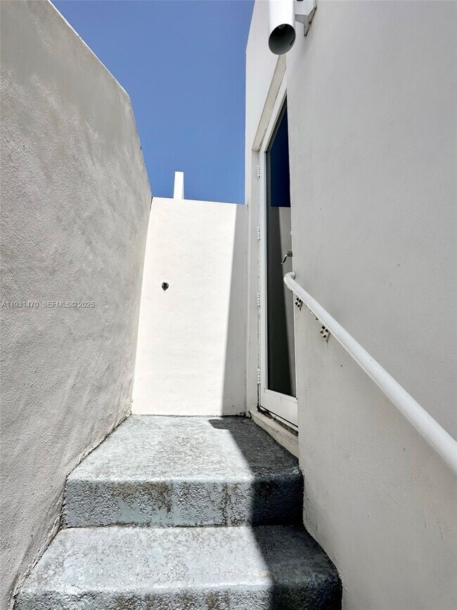 Building Photo - 6414 NW 104th Ct