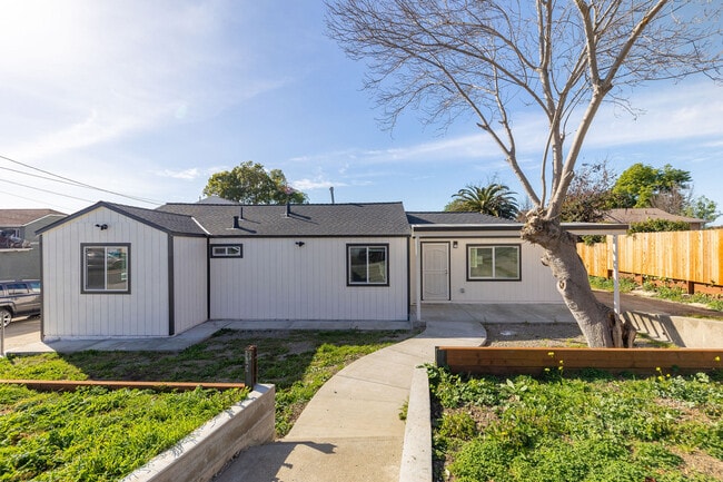 Building Photo - 1671 Mono Ave