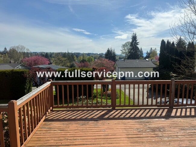 Building Photo - Charming house in downtown Snohomish