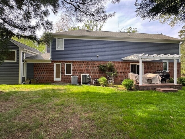 Building Photo - Fantastic 5 Bed 5.5 Bath Single Family Hom...