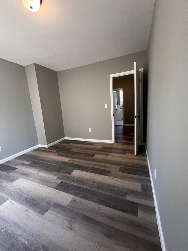 Building Photo - 335 Blatchley Ave