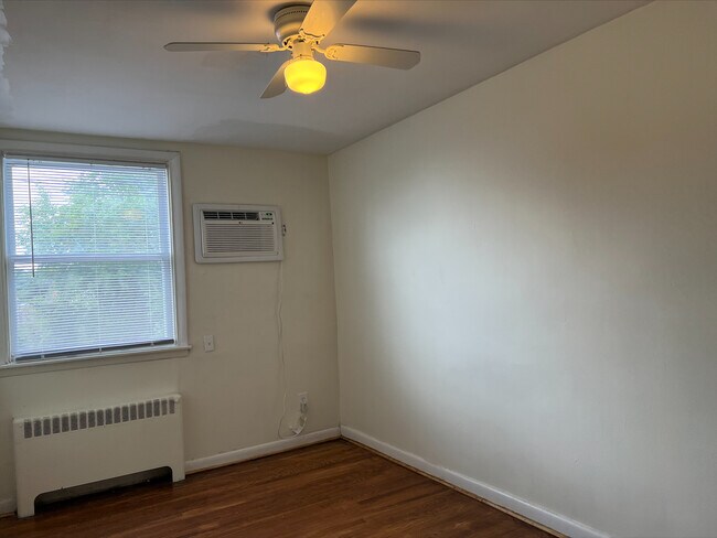 Right Bedroom w/ New AC - 158 W Cheltenham Ave