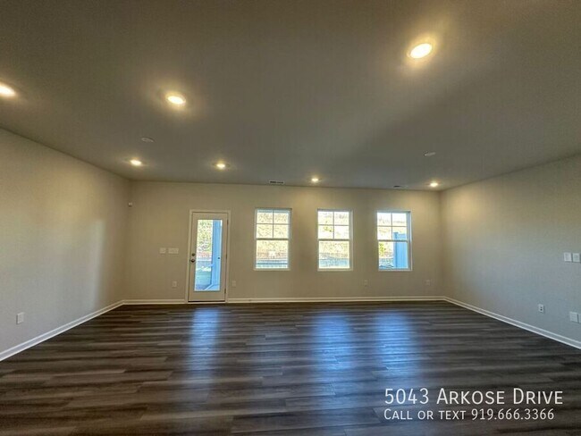 Building Photo - 5043 Arkose Dr