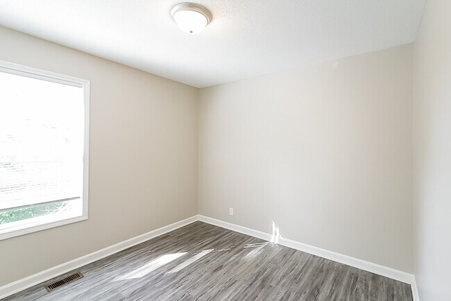 Building Photo - 1350 Chucker Dr